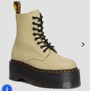 1460 Max Leather Platform Boots - Dr Martens